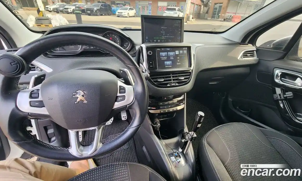 Peugeot 208 2017 1.6 гидро в Москве, фото 7