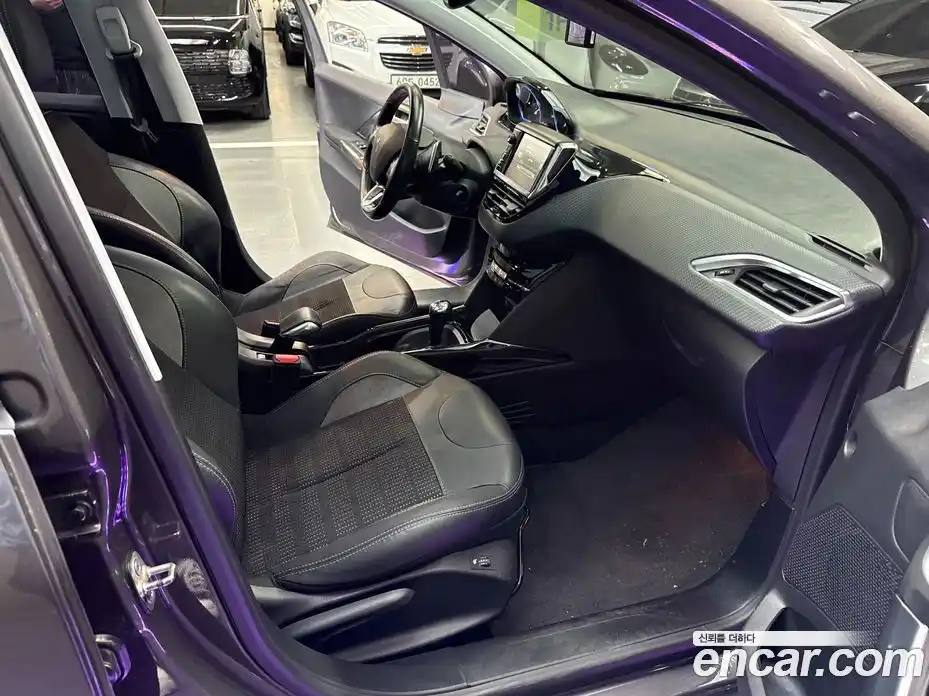 Peugeot 2008 2017 1.6 гидро в Москве, фото 14