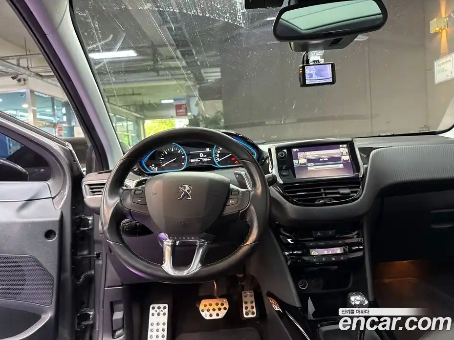 Peugeot 2008 2017 1.6 гидро в Москве, фото 6