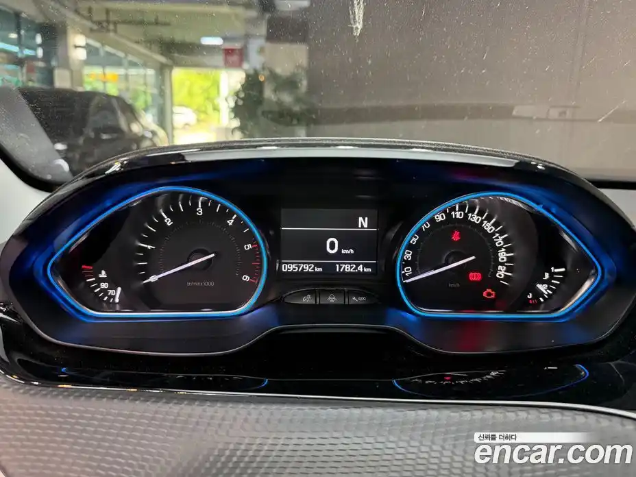 Peugeot 2008 2017 1.6 гидро в Москве, фото 7