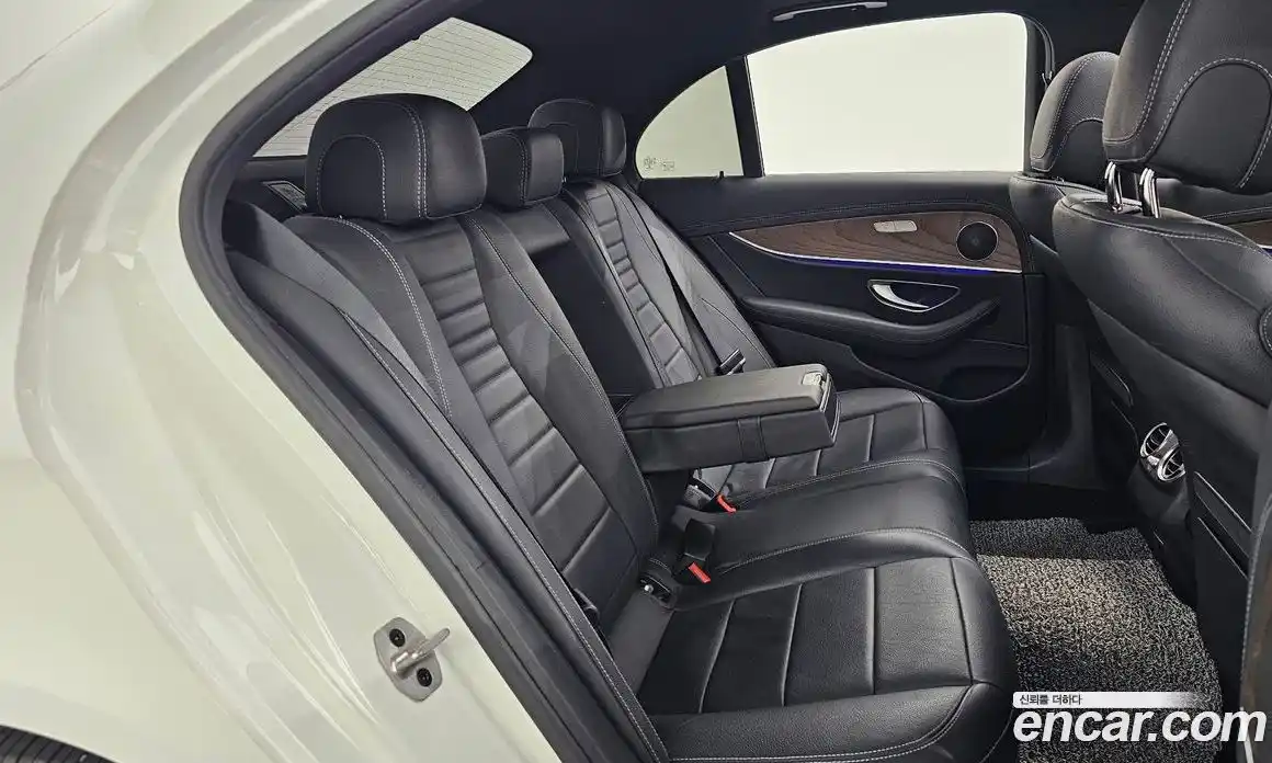 Mercedes-Benz E-Class 2022 2.0 гидро в Москве, фото 12