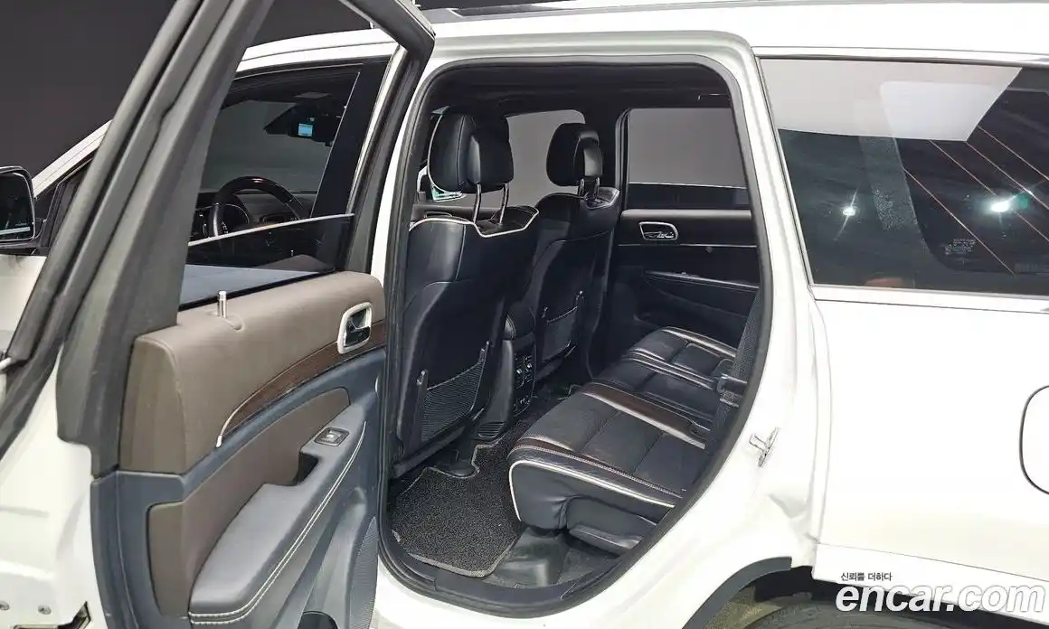Jeep Cherokee 2015 3.0 гидро в Москве № 232765, фото 11