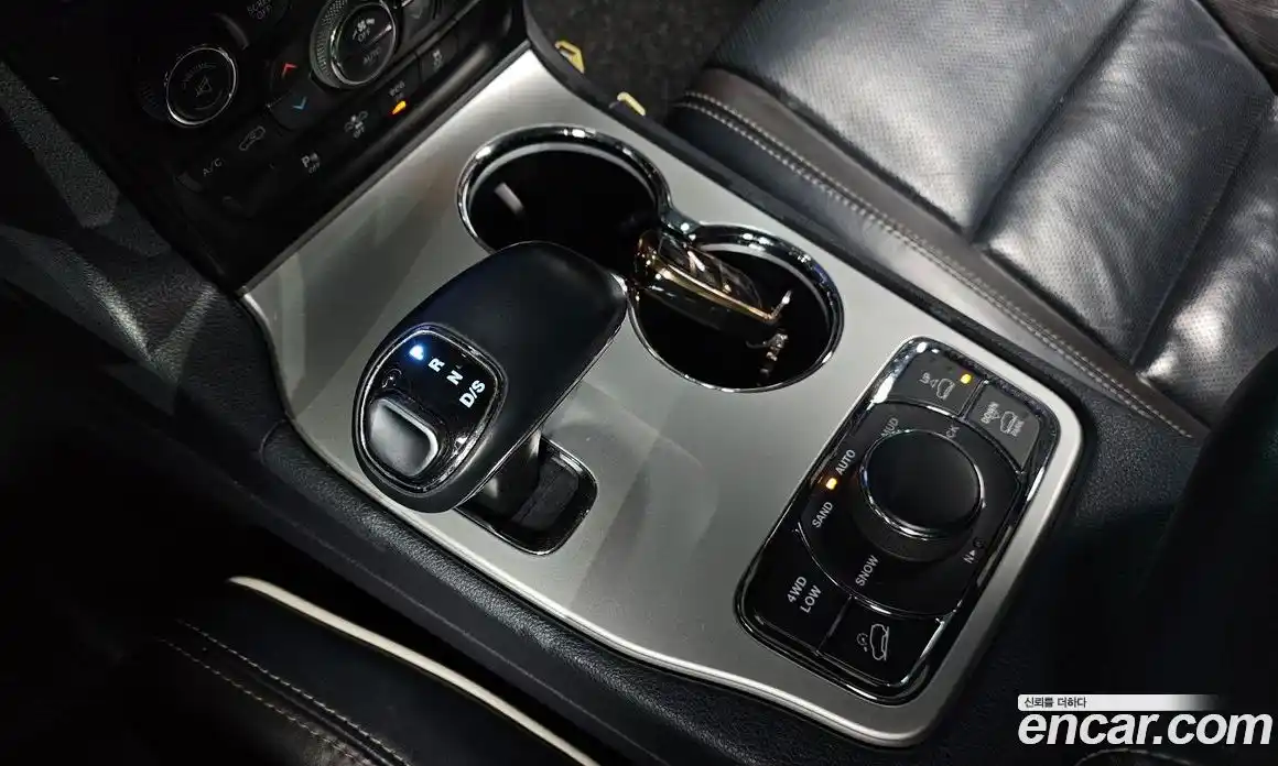 Jeep Cherokee 2015 3.0 гидро в Москве № 232765, фото 9