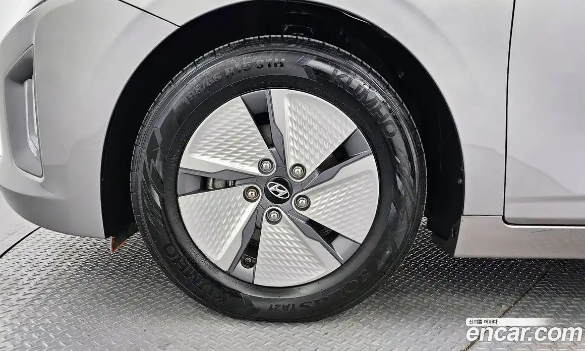 Hyundai Ioniq 2019 1.6 гидро в Москве № 3340, фото 5