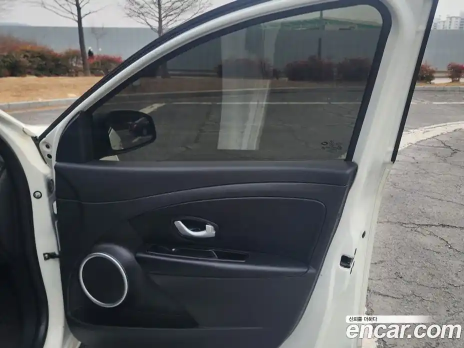 Renault SM3 2014 1.6 гидро в Москве № 186413, фото 14
