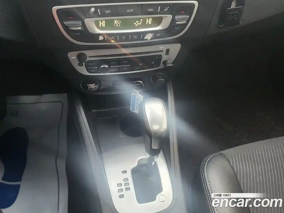 Renault SM3 2014 1.6 гидро в Москве № 186413, фото 10