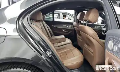 Mercedes-Benz E-Class 2023 2.0 гидро в Москве № 1981079, миниатюра 12