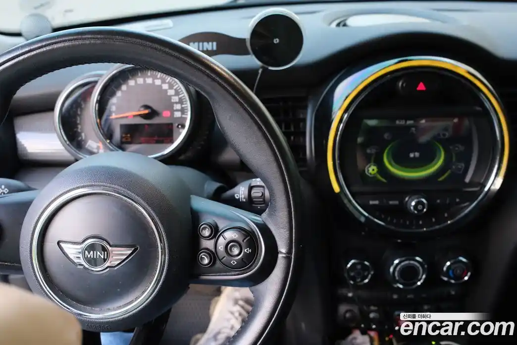 Mini Cooper 2015 1.5 гидро в Москве № 2203833, фото 9