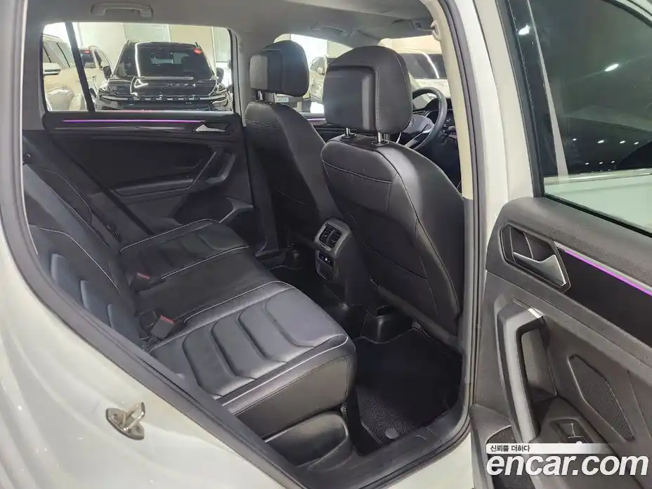 Volkswagen Tiguan 2023 2.0 гидро в Москве № 2204193, фото 11