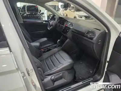 Volkswagen Tiguan 2023 2.0 гидро в Москве № 2204193, миниатюра 12
