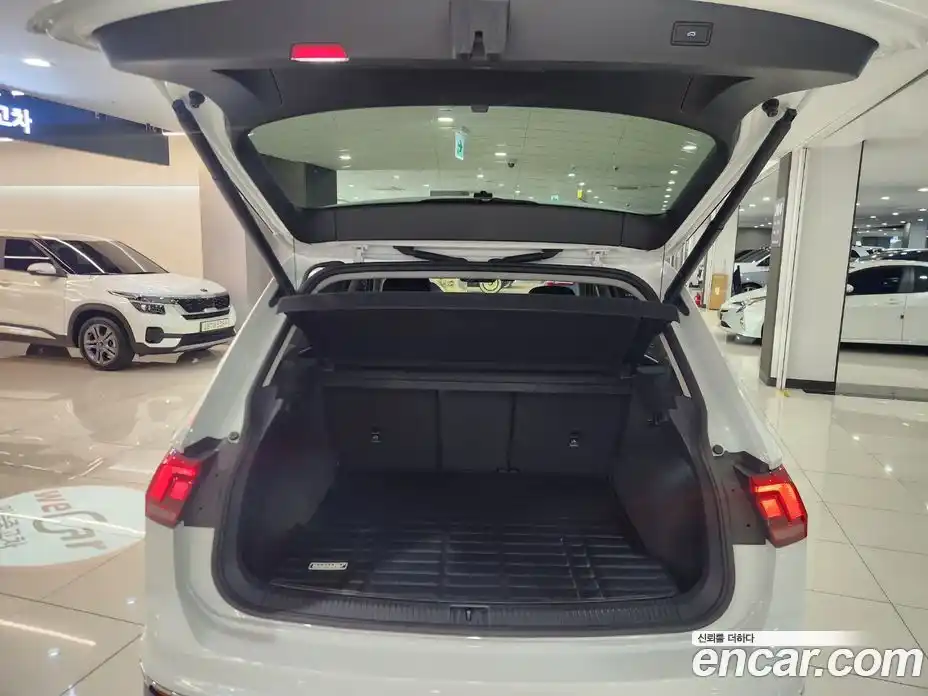 Volkswagen Tiguan 2023 2.0 гидро в Москве № 2204193, фото 14