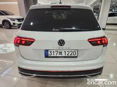Volkswagen Tiguan 2023 2.0 гидро в Москве № 2204193, миниатюра 4