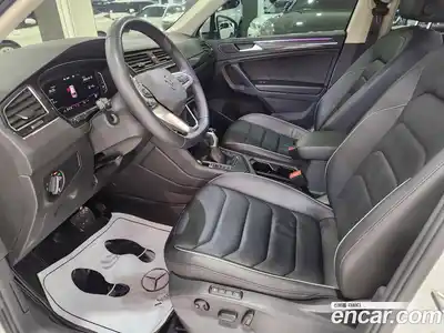Volkswagen Tiguan 2023 2.0 гидро в Москве № 2204193, миниатюра 10