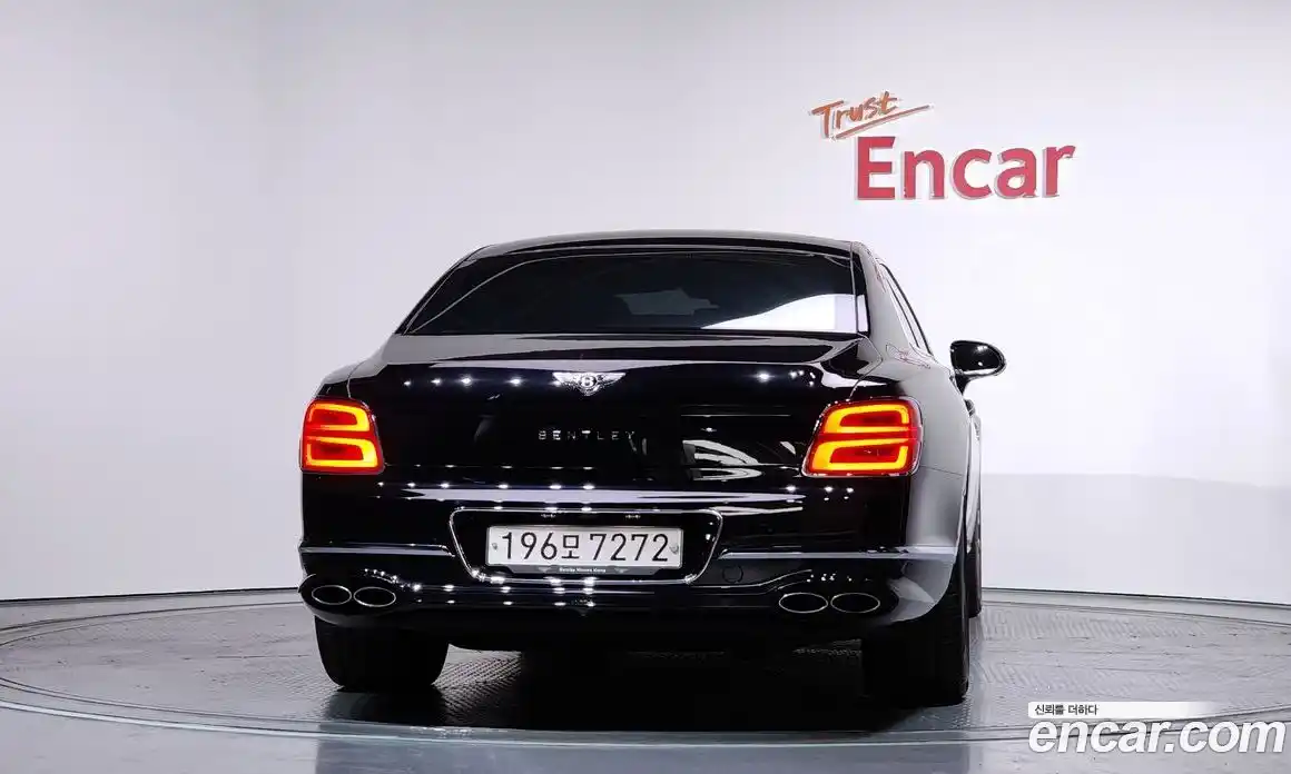 Bentley Flying Spur 2023 4.0 гидро, фото 4