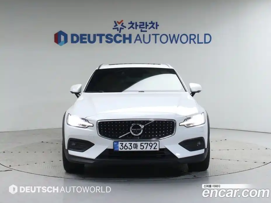 Volvo V60 2020 2.0 автомат (гидро), фото 3