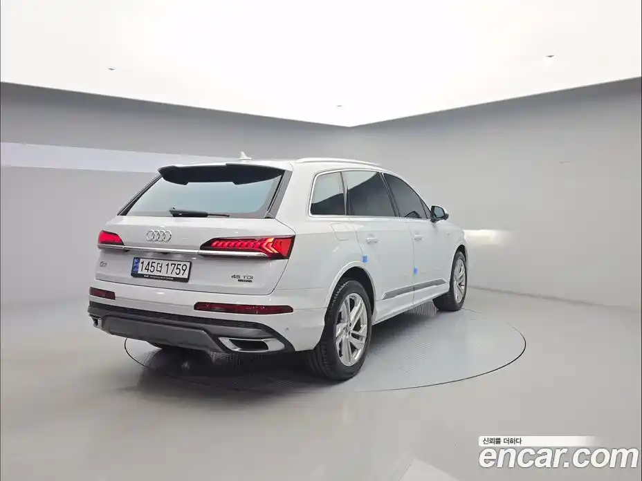 Audi Q7 2021 3.0 автомат (гидро), фото 5