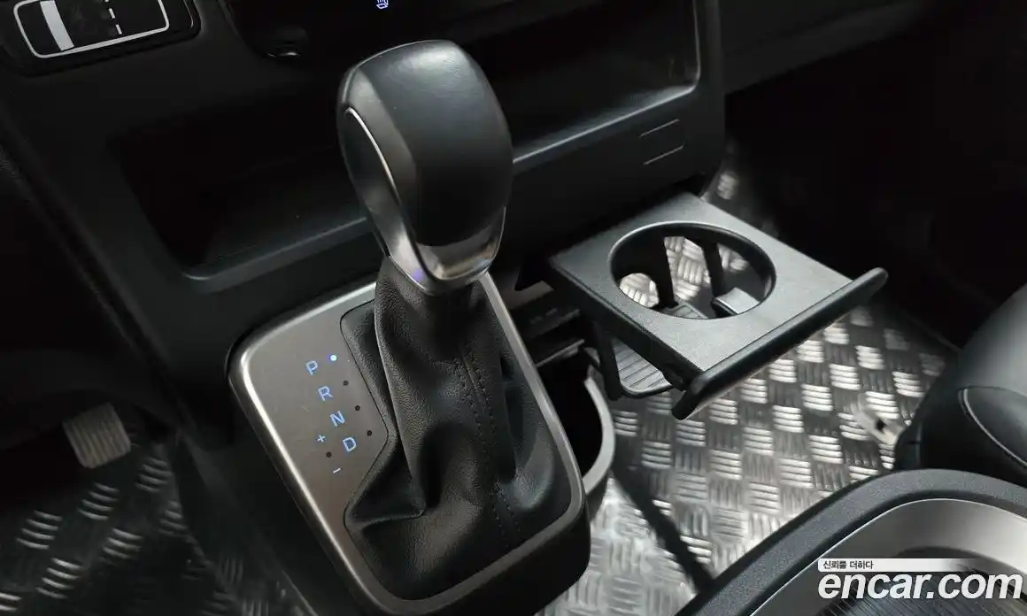 Hyundai Staria 2022 2.2 гидро, фото 12