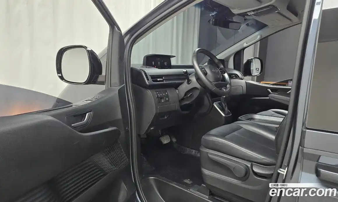 Hyundai Staria 2022 2.2 гидро, фото 13