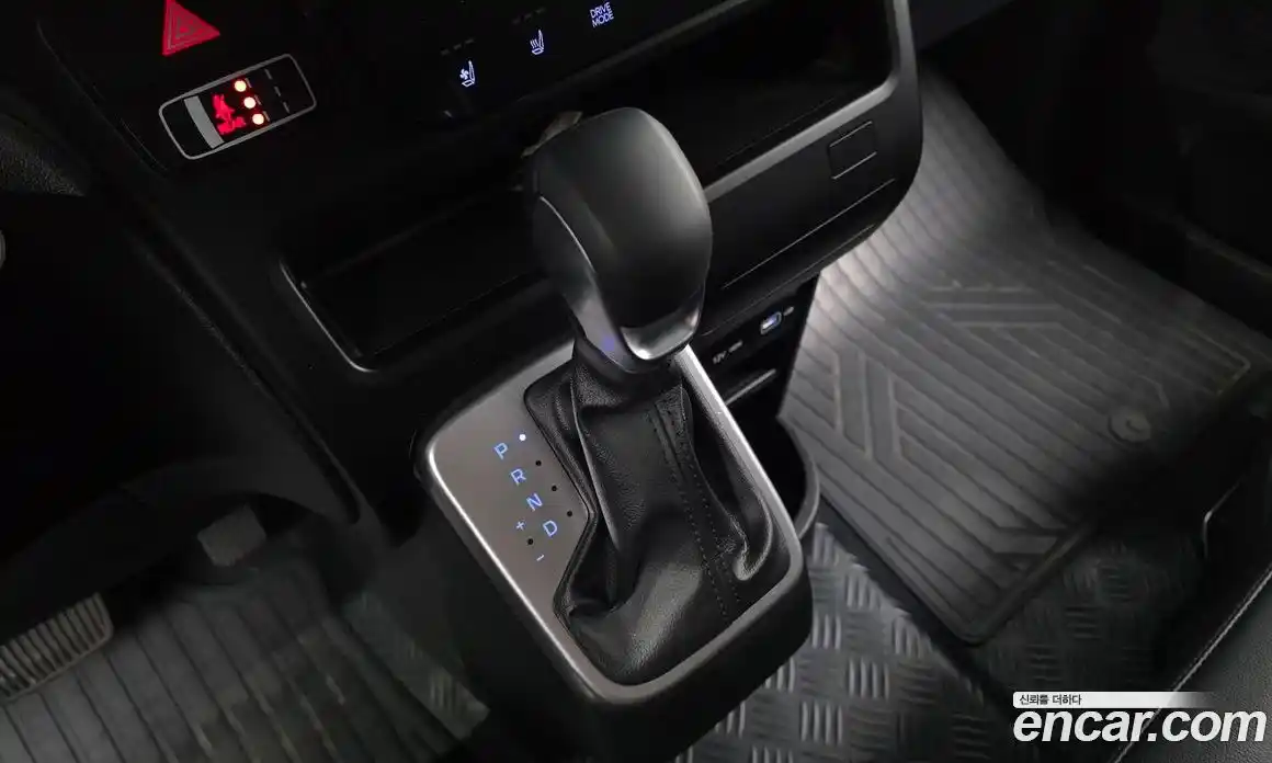 Hyundai Staria 2023 2.2 гидро, фото 12