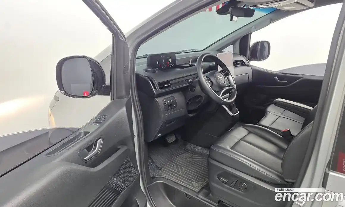 Hyundai Staria 2023 2.2 гидро, фото 13