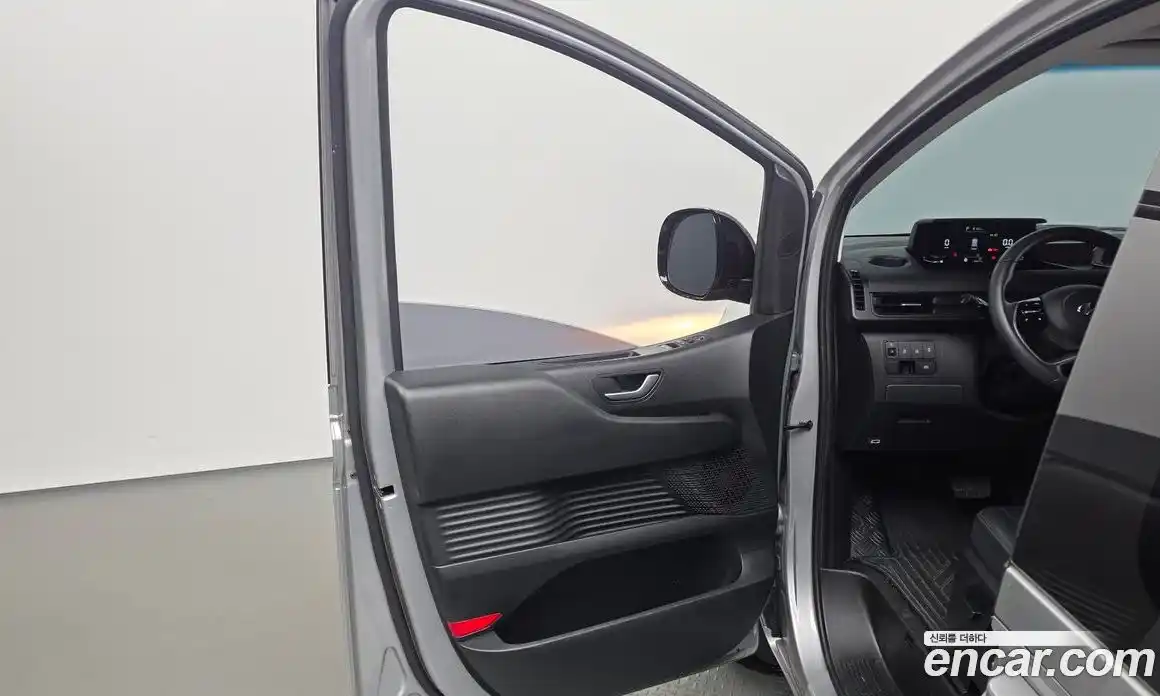 Hyundai Staria 2023 2.2 гидро, фото 14