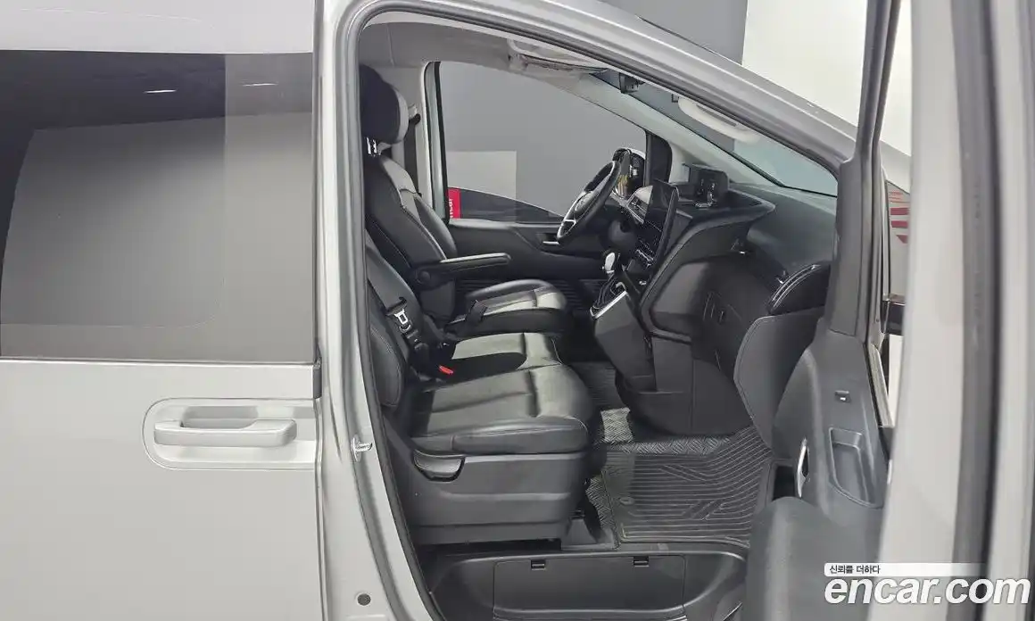 Hyundai Staria 2023 2.2 гидро, фото 18