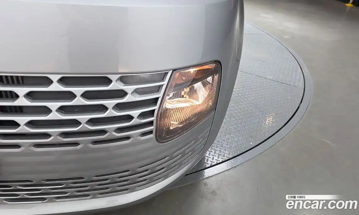 Hyundai Staria 2023 2.2 гидро, фото 8