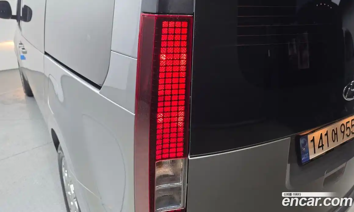 Hyundai Staria 2023 2.2 гидро, фото 9