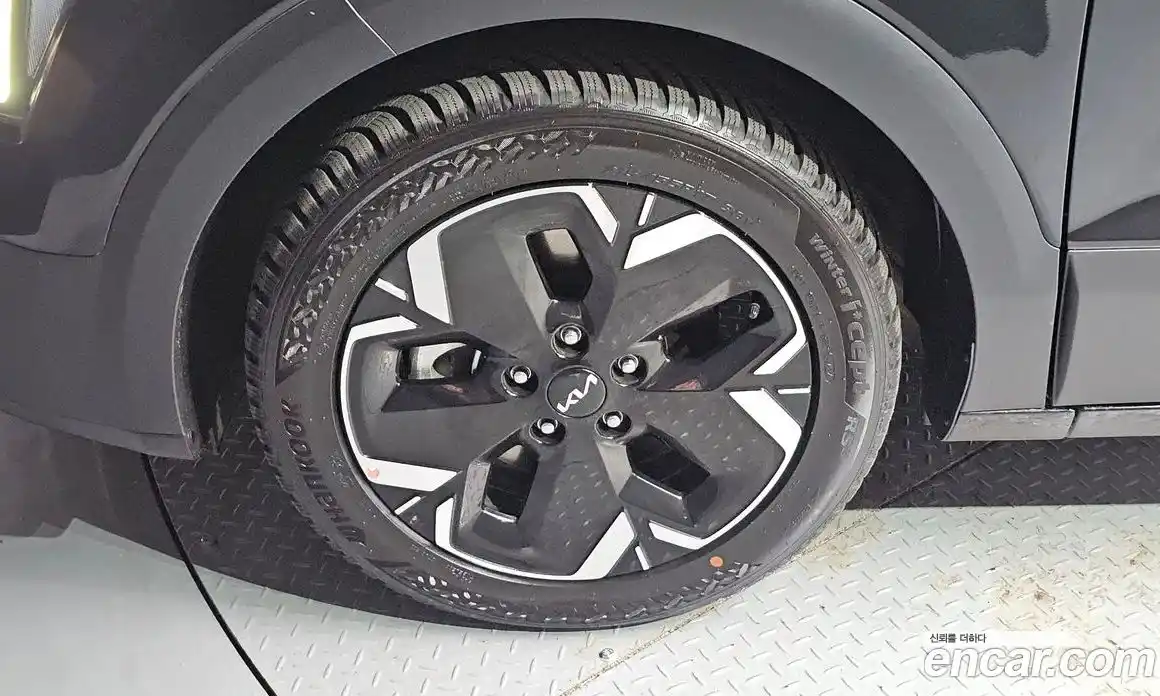 Kia Niro 2023 0.2 автомат (гидро), фото 5