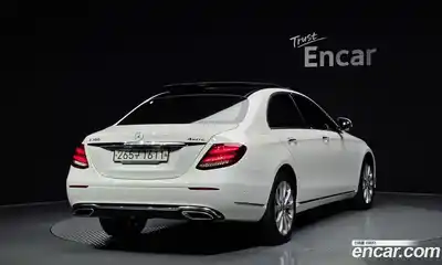 Mercedes-Benz E-Class 2019 2.0 автомат (гидро), миниатюра 2