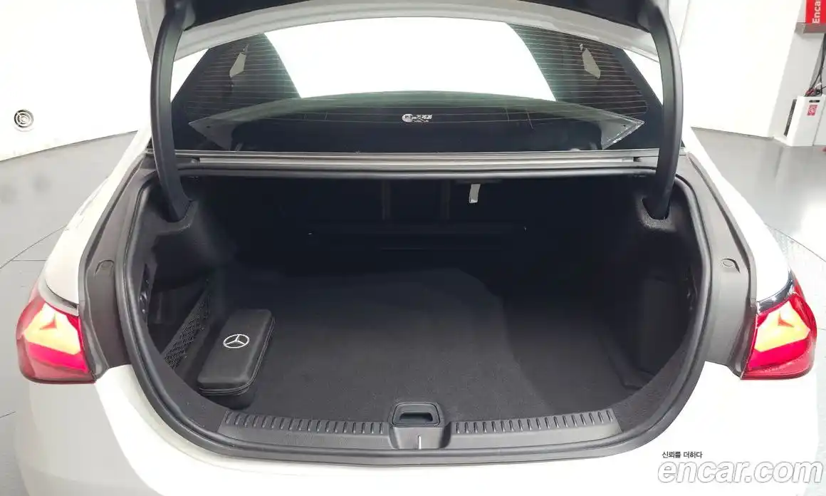 Mercedes-Benz E-Class 2024 2.0 гидро, фото 25