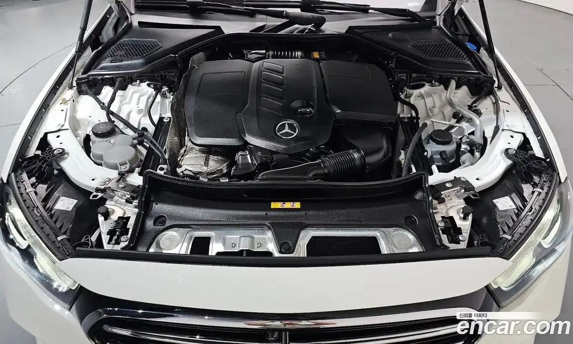 Mercedes-Benz E-Class 2024 2.0 гидро, фото 5