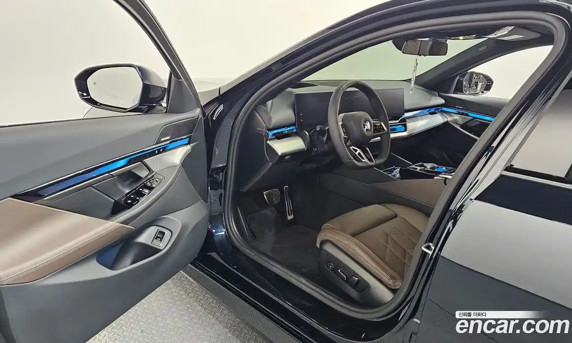 BMW 5-Series 2025 2.0 гидро, фото 13
