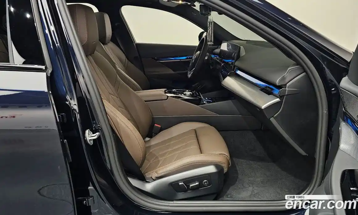 BMW 5-Series 2025 2.0 гидро, фото 16