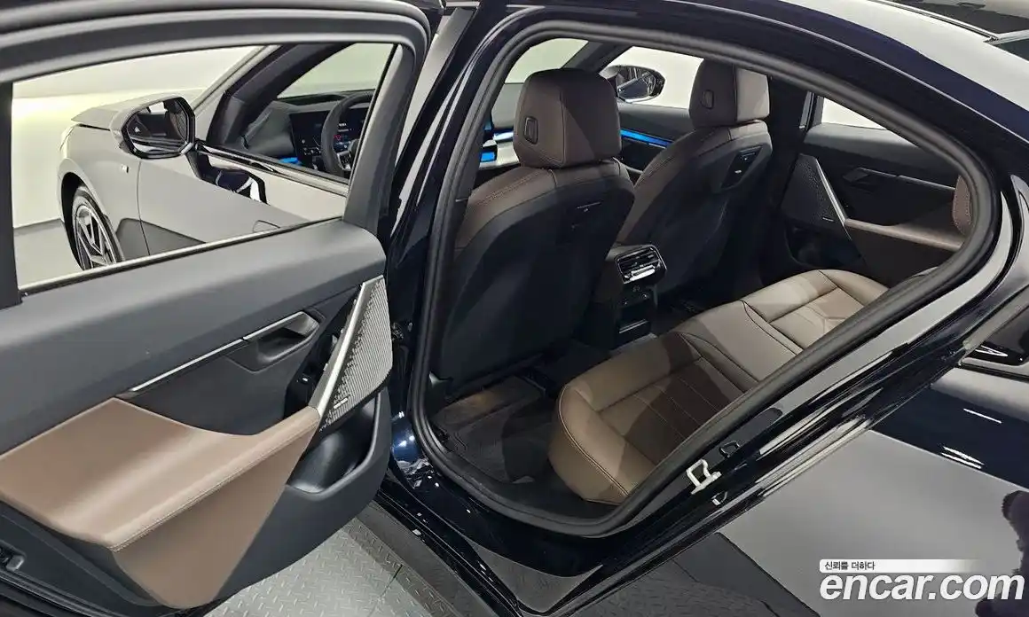 BMW 5-Series 2025 2.0 гидро, фото 18