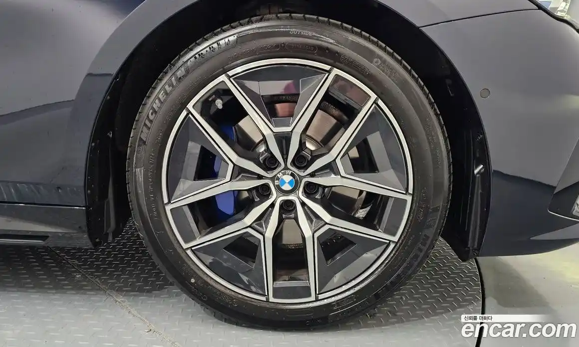 BMW 5-Series 2025 2.0 гидро, фото 7