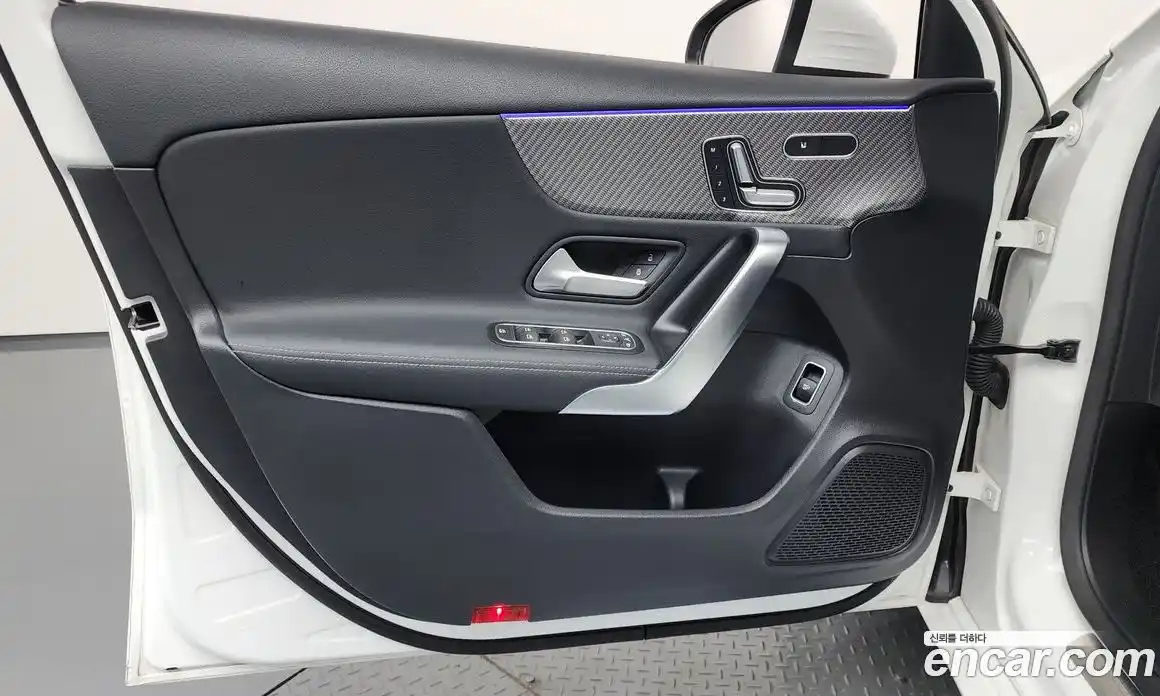 Mercedes-Benz A-Class 2024 2.0 гидро, фото 13