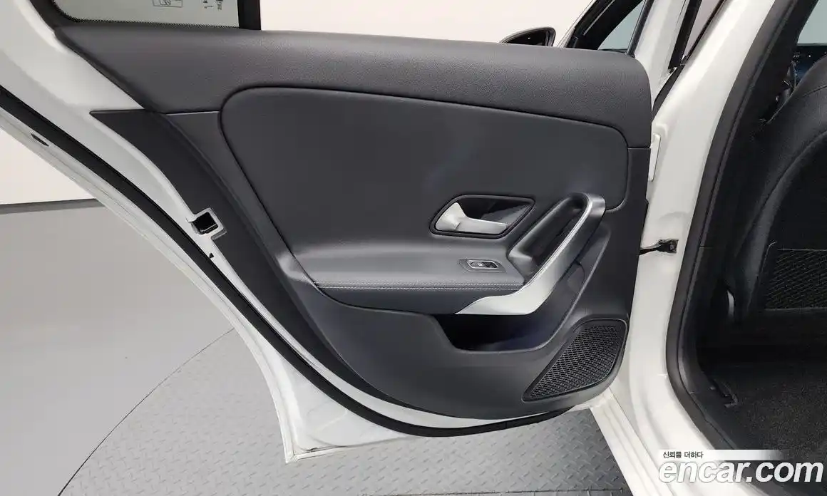 Mercedes-Benz A-Class 2024 2.0 гидро, фото 14