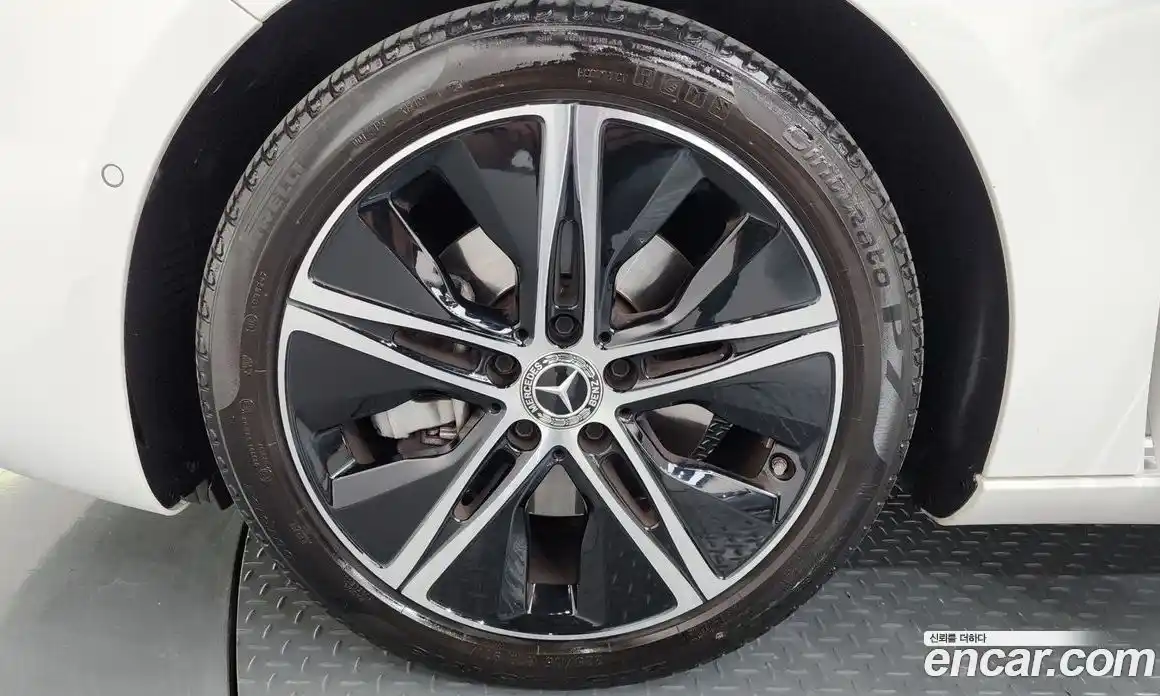 Mercedes-Benz A-Class 2024 2.0 гидро, фото 4