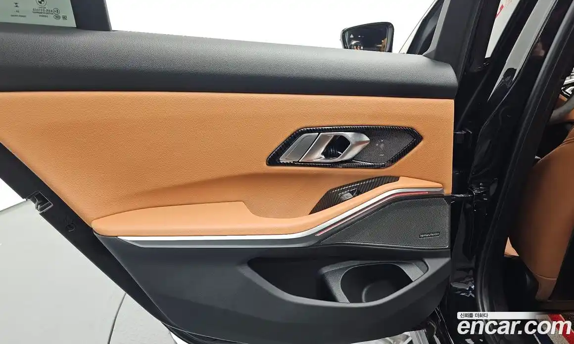 BMW 3-Series 2024 2.0 гидро, фото 15