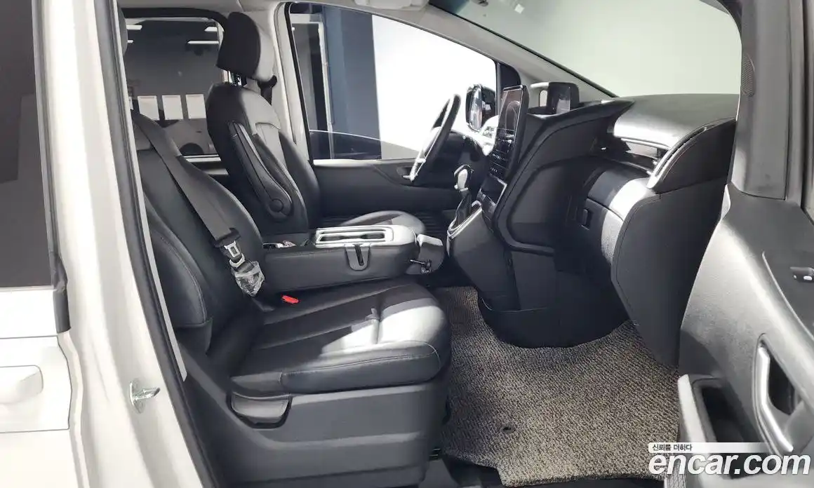 Hyundai Staria 2024 2.2 гидро, фото 16