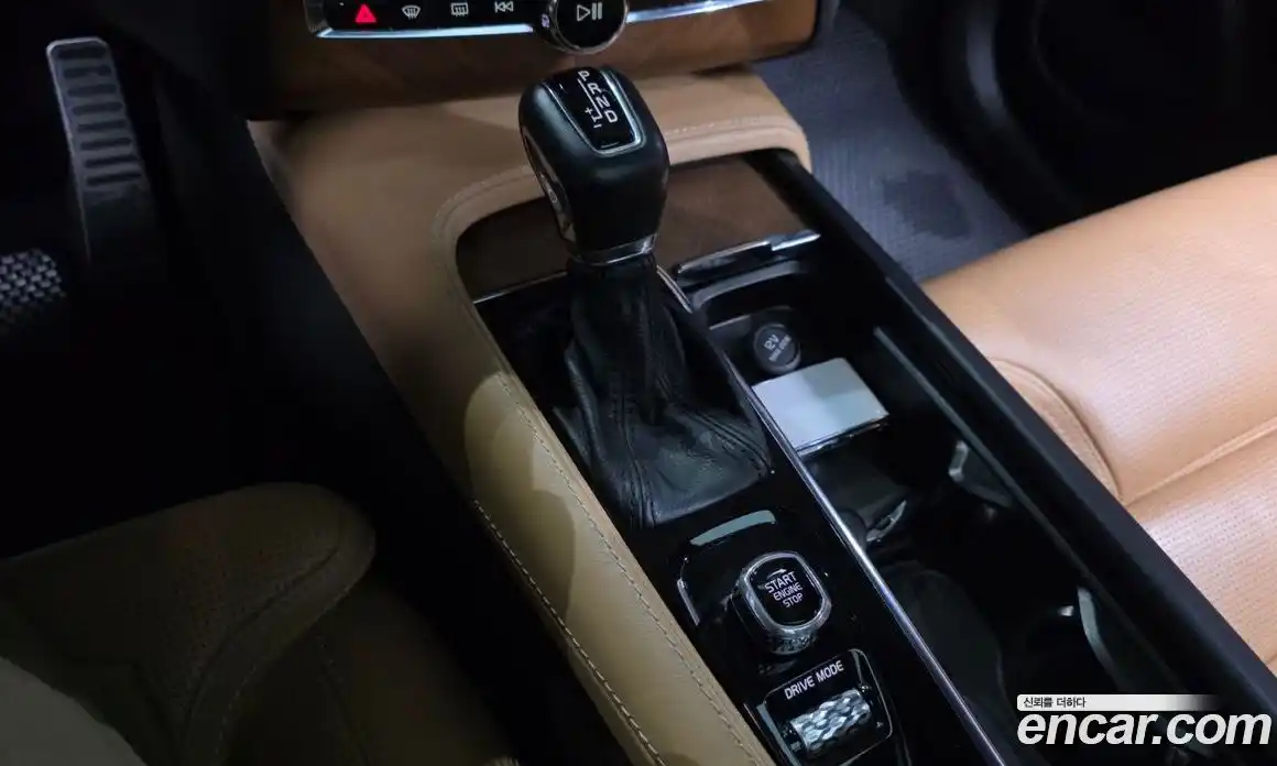 Volvo XC90 2018 2.0 автомат (гидро), фото 12