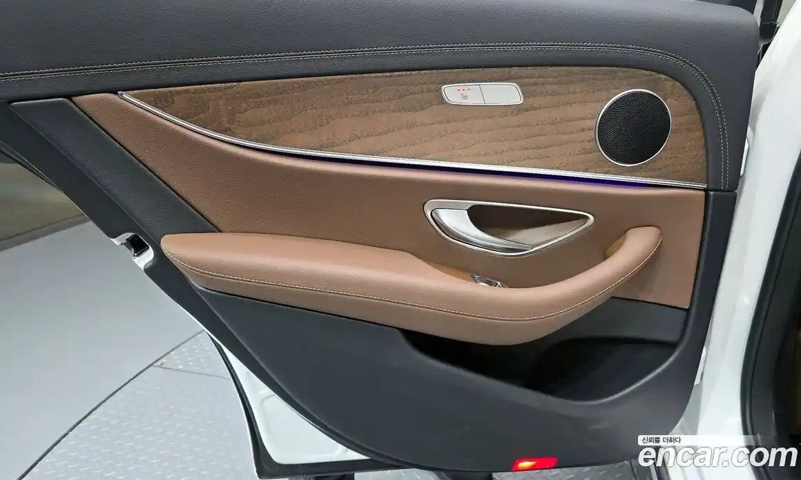 Mercedes-Benz E-Class 2023 2.0 гидро, фото 15