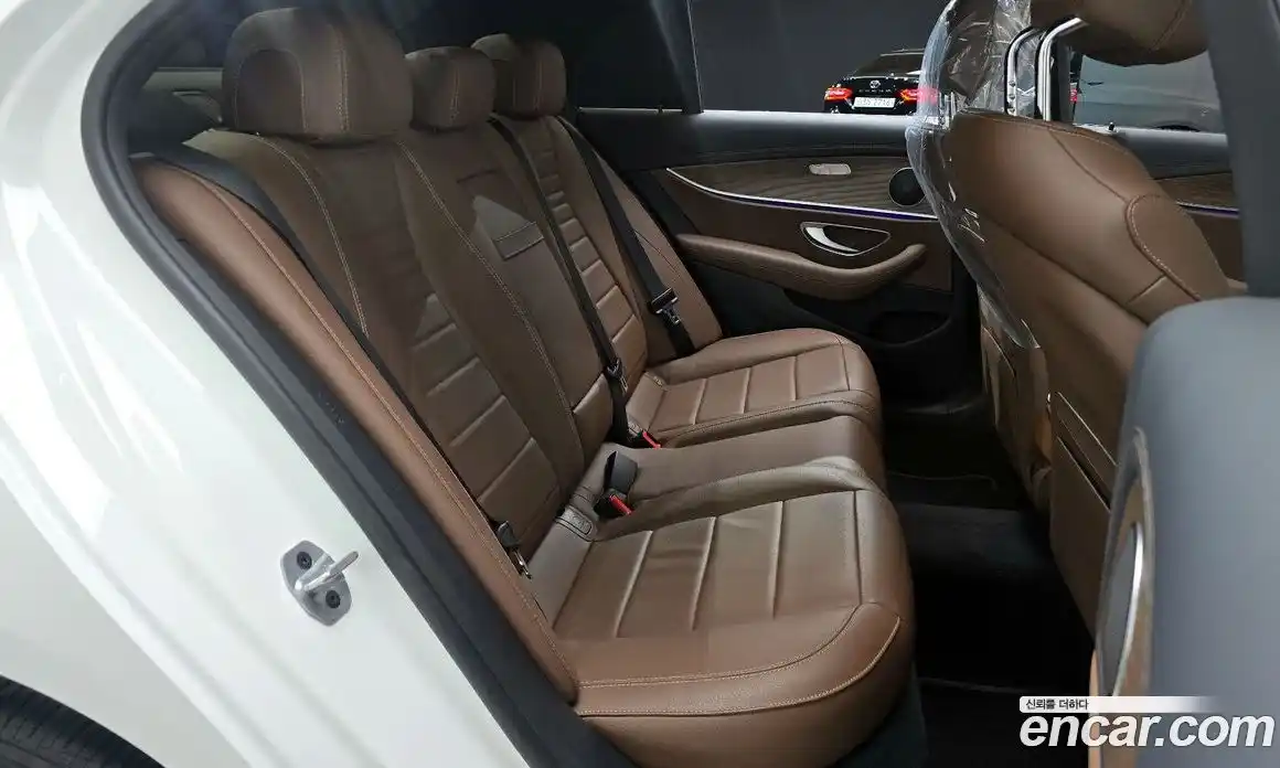 Mercedes-Benz E-Class 2023 2.0 гидро, фото 17