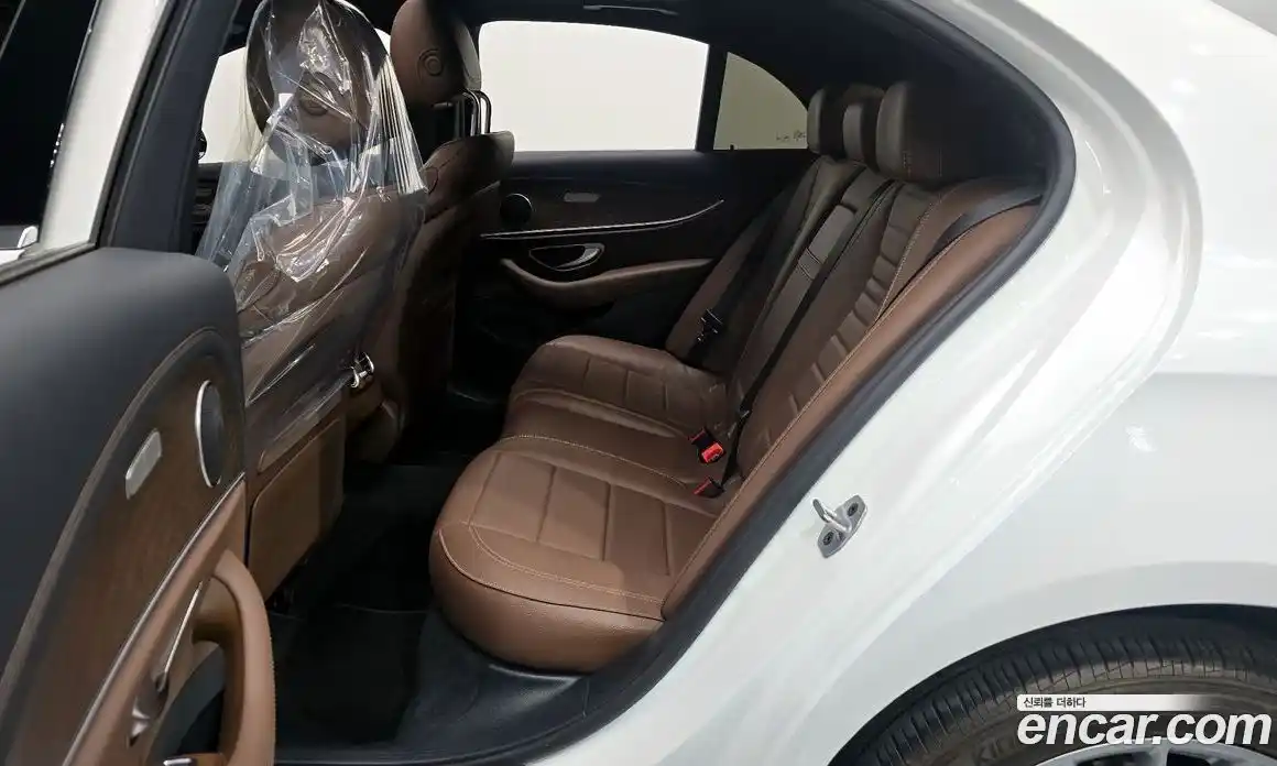 Mercedes-Benz E-Class 2023 2.0 гидро, фото 18