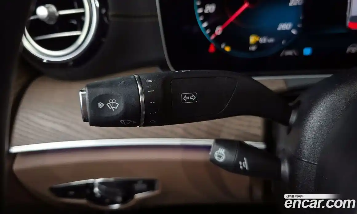 Mercedes-Benz E-Class 2023 2.0 гидро, фото 29