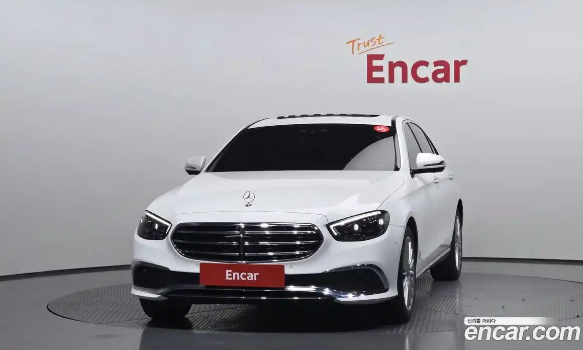Mercedes-Benz E-Class 2023 2.0 гидро, фото 3