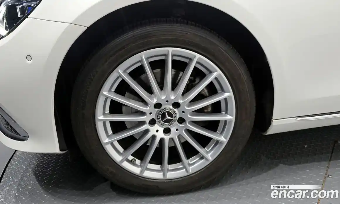 Mercedes-Benz E-Class 2023 2.0 гидро, фото 5