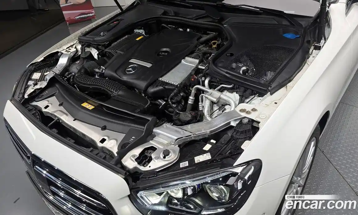 Mercedes-Benz E-Class 2023 2.0 гидро, фото 6