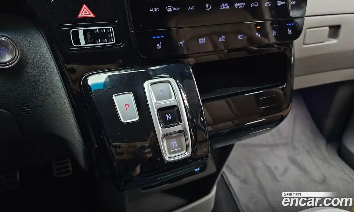 Hyundai Staria 2025 1.6 гидро, фото 12